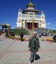 Я на фоне Хурула- буддийского храма  в Элисте