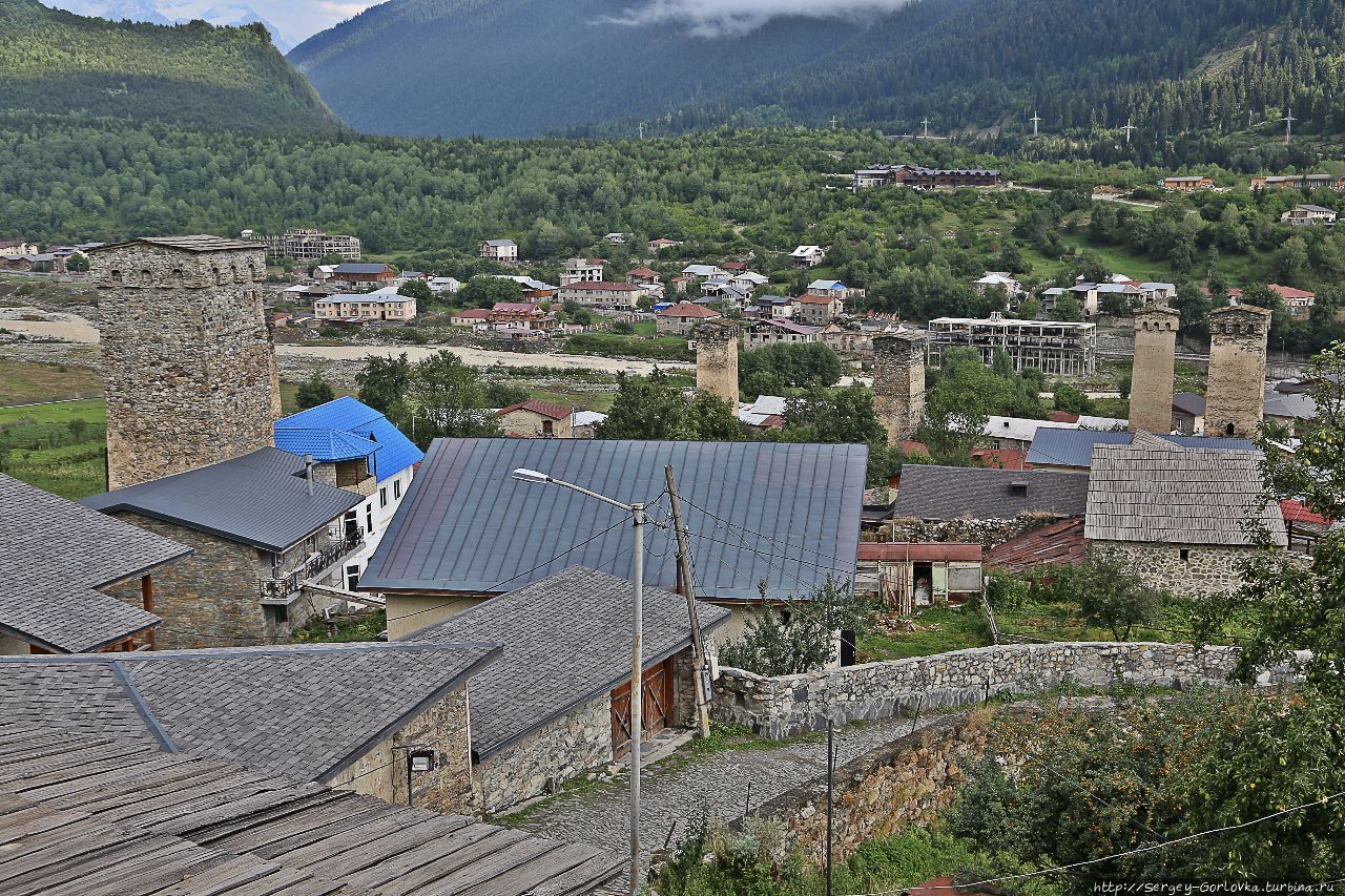 Сванские  башни в Местии Местиа, Грузия