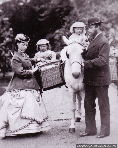 Фридрих Вильгельм Людвиг Карл с супругой Алисой Мод Мэри и дочерьми Викторий и Елизаветой Москва, Россия