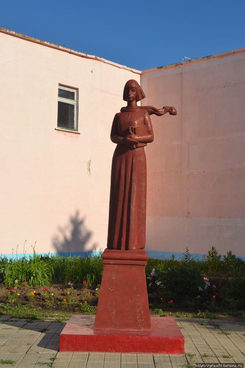 Памятник первой учительнице Павловка, Россия
