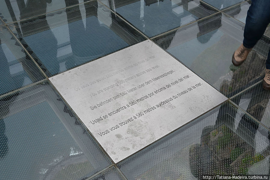 Смотровая площадка Кабу Жирао — стеклянный пол.
