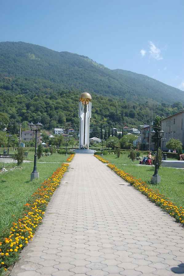 Памятник погибшим в войне 1992-1993 / Monument to those killed in the 1992-1993 war