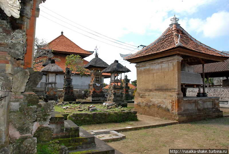 Архитектура храма — внутри Бедахулу, Индонезия