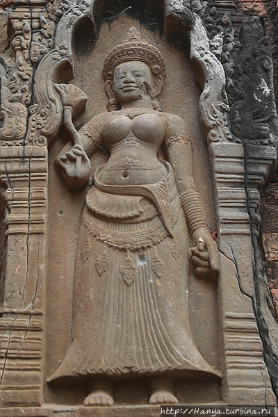 Храм Лолей. Женская фигура стражницы. Фото из интернета Ангкор (столица государства кхмеров), Камбоджа