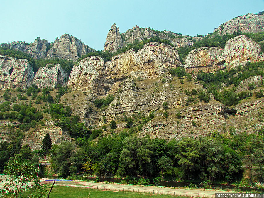 Лакатник — такой прекрасный, такой обманчивый Лакатник, Болгария