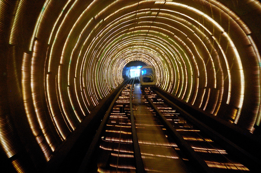 Пешеходный туннель под Хуанпу Шанхай, Китай