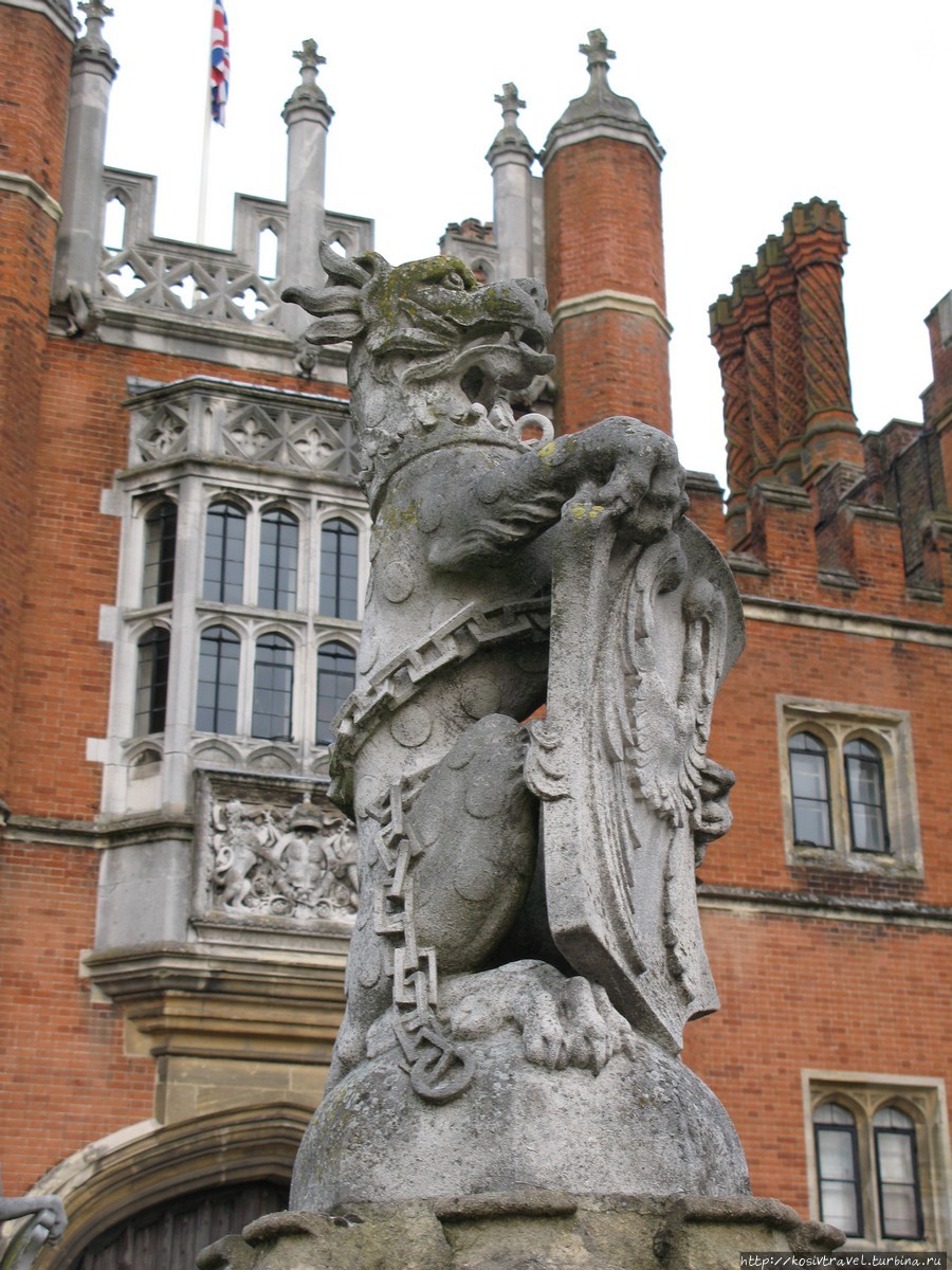 Hampton Court Palace и Bushy Park