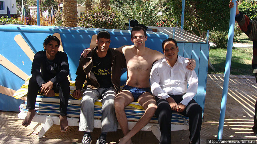 Сотрудники отеля, которые работают только за подарки Египет