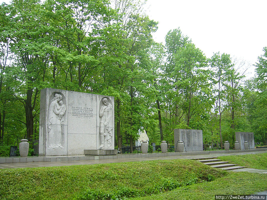 братская могила павших в годы Второй Мировой войны Пушкин, Россия