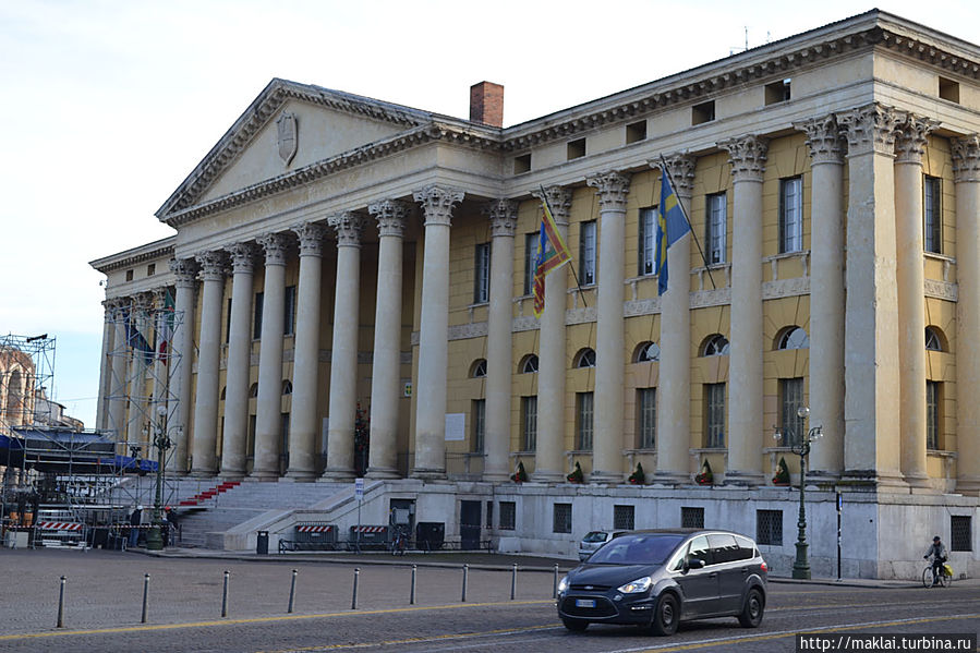 Дворец Barbieri. Здание мэрии города.