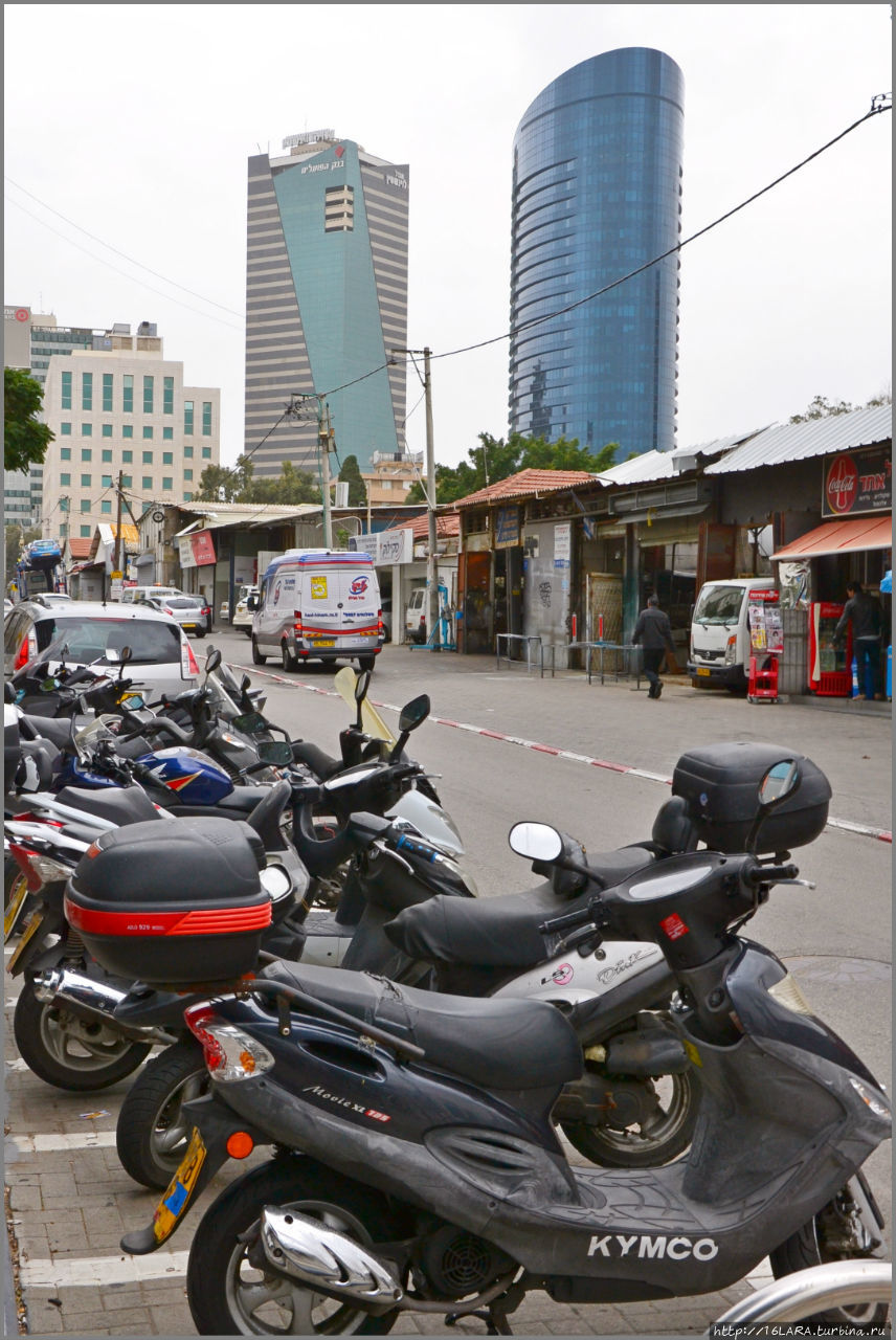 На улице а-Масгер — на улице Слесарей. Тель-Авив, Израиль