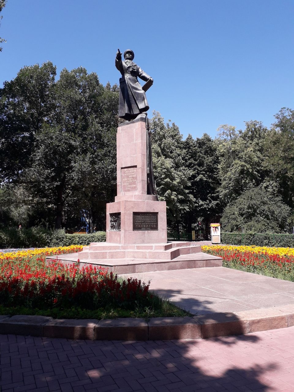 Памятник Панфилову М.В. Бишкек, Киргизия