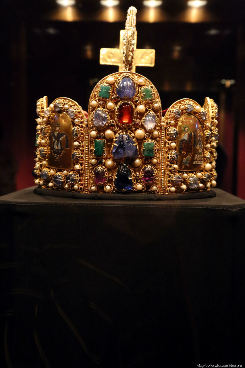 Корона изготовлена во второй половине десятого века Вена, Австрия