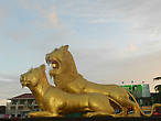 Золотые львы (“Golden Lions Traffic Circle»).