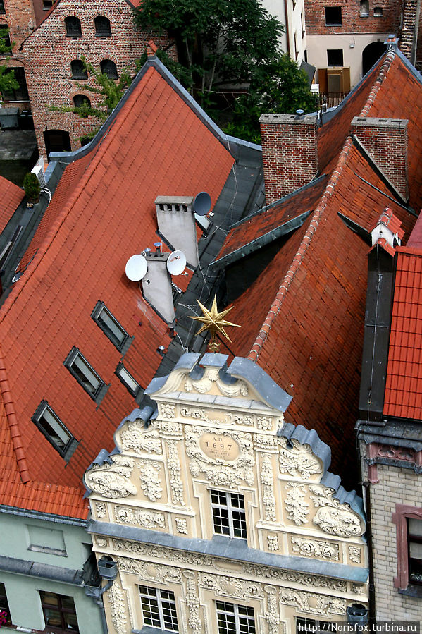 самое красивое здание площади Старый рынок — Звездный дом — раннебарочный жилой дом, построенный в 1697 году Торунь, Польша