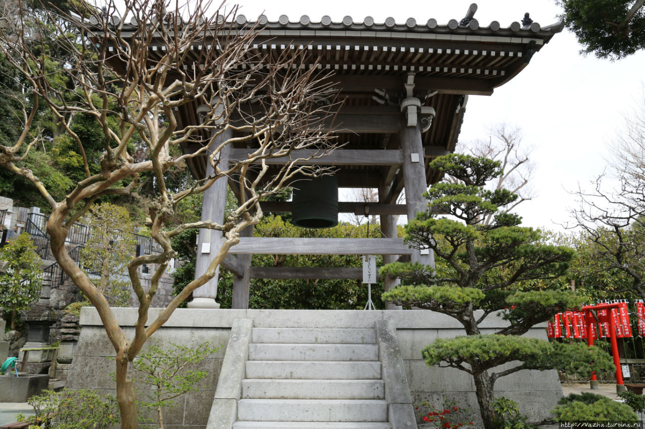 Старейший  колокол Камакуры,отлит 1264 году Камакура, Япония
