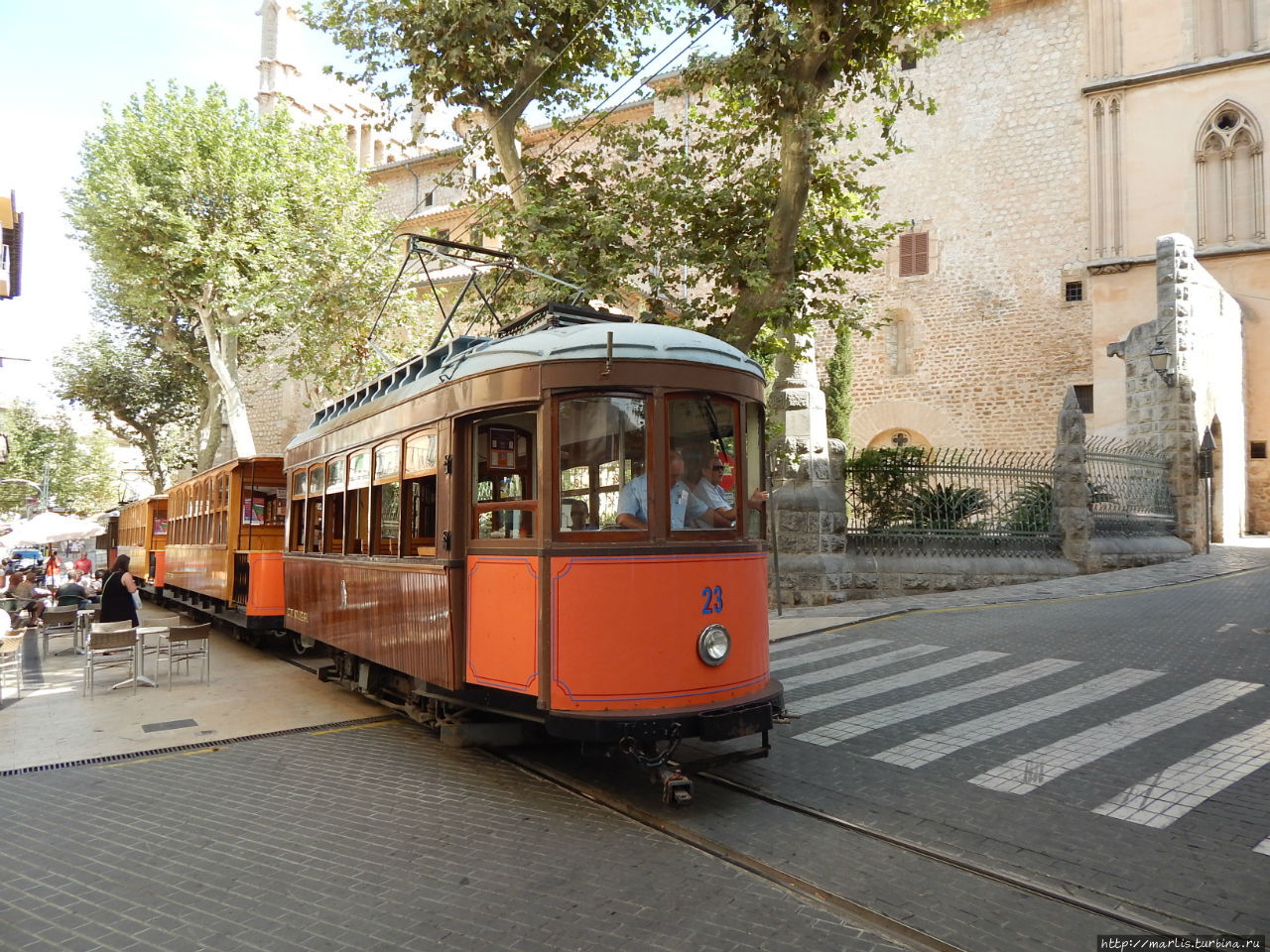 Соер. Cказка о старом трамвае Сольер, остров Майорка, Испания