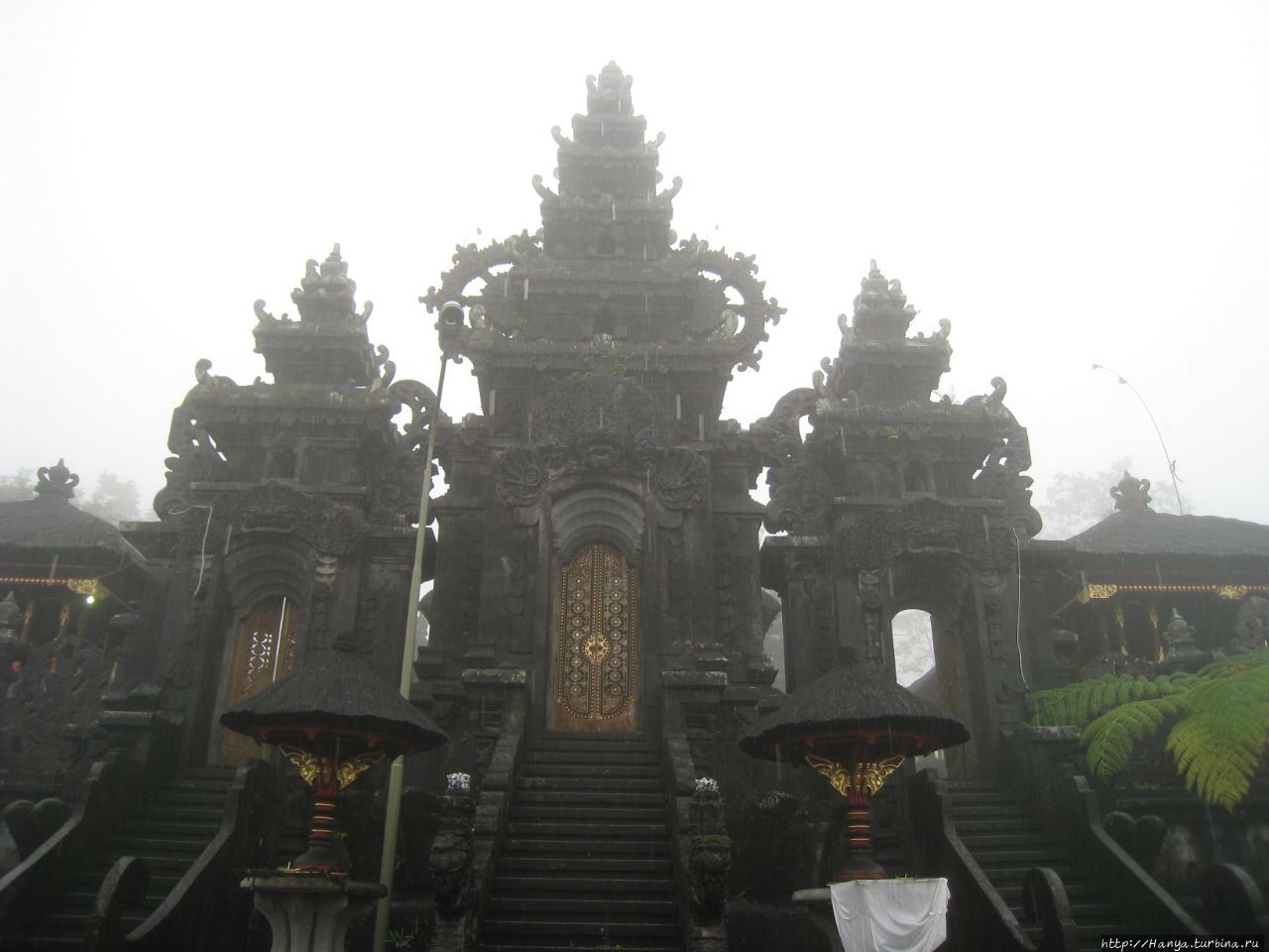 Храм Пура Бесаких Бесаких, Индонезия