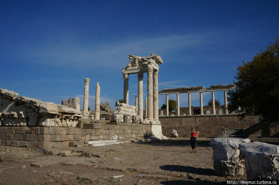 Общий   вид   храма   Траяна.