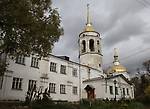 В парке расположен Свято-Никольский храм, построенный в 1795-1800 г.г. на средства графа А.С. Строганова. В 1929 году церковь была закрыта, сначала в ней размещался клуб, а затем — краеведческий музей.