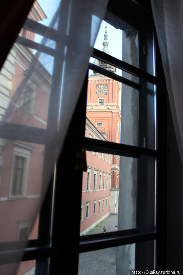 Вид из окна на Королевский замок Варшава, Польша