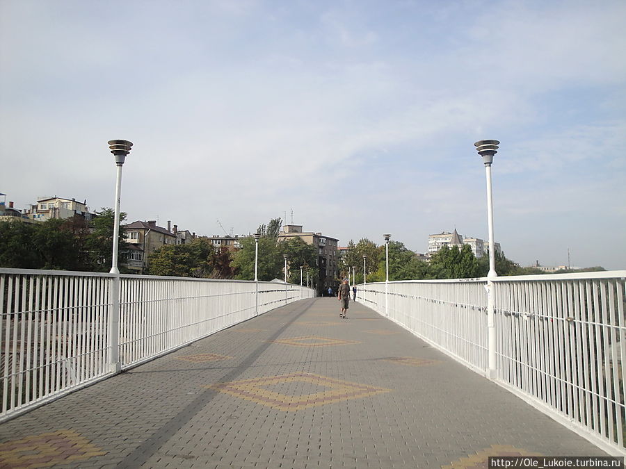 Тещин мост — по легенде, по этому мосту секретарь райкома ходил к своей теще на обеды, поэтому был и построен этот мост, для того, чтобы дорогу сократить... Одесса, Украина