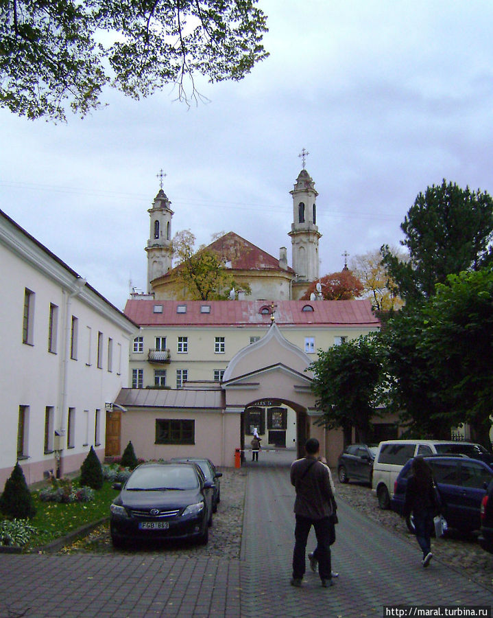 В монастырском дворе Вильнюс, Литва