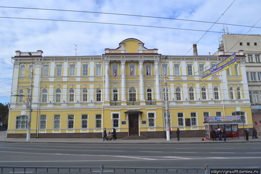 Здание бывшей казенной палаты / The former Treasury