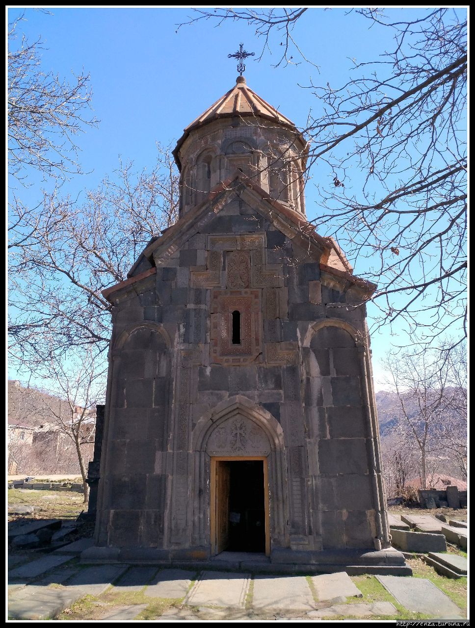 Армения. День 6. Гарни. Большие камни и маленькая церковь