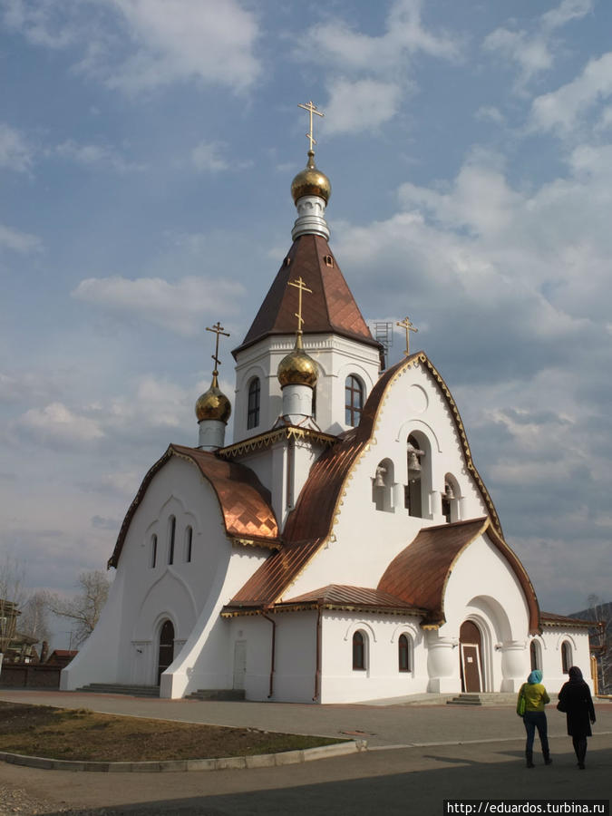 Пасхальное воскресение и новый храм мужского монастыря Красноярск, Россия