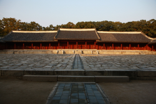 Чонмё Конфуцианский храм / Jongmyo Shrine