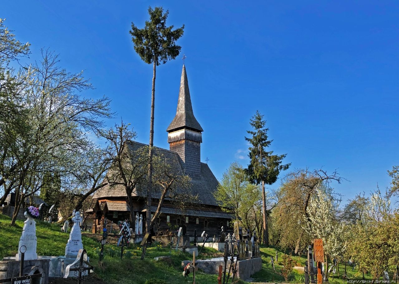 Церковь святых Архангелов Михаила и Гавриила Хотени, Румыния