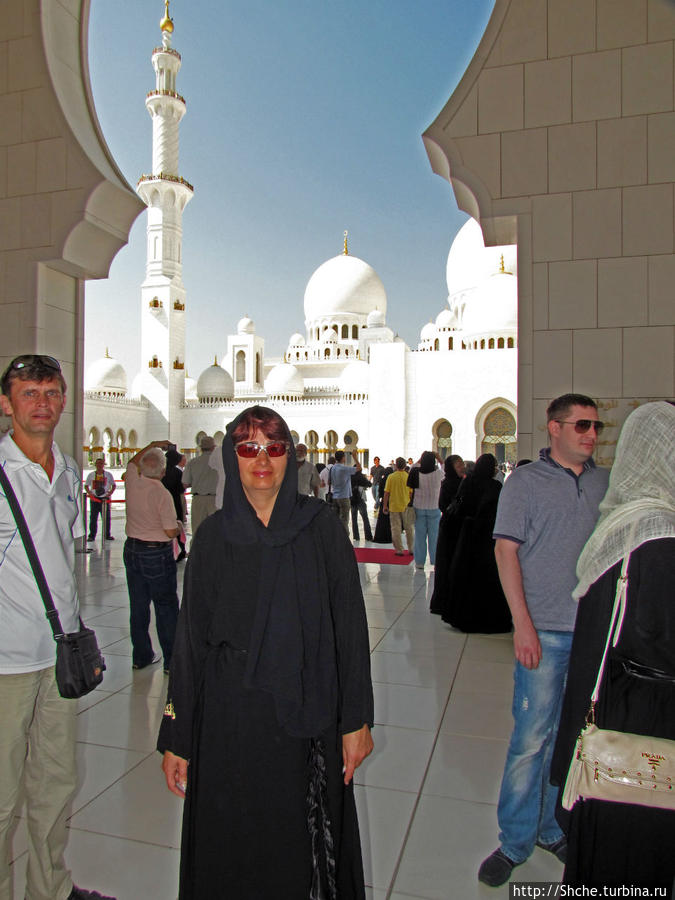 Мечеть шейха Зайда — Белоснежное чудо в песках Абу-Даби Абу-Даби, ОАЭ