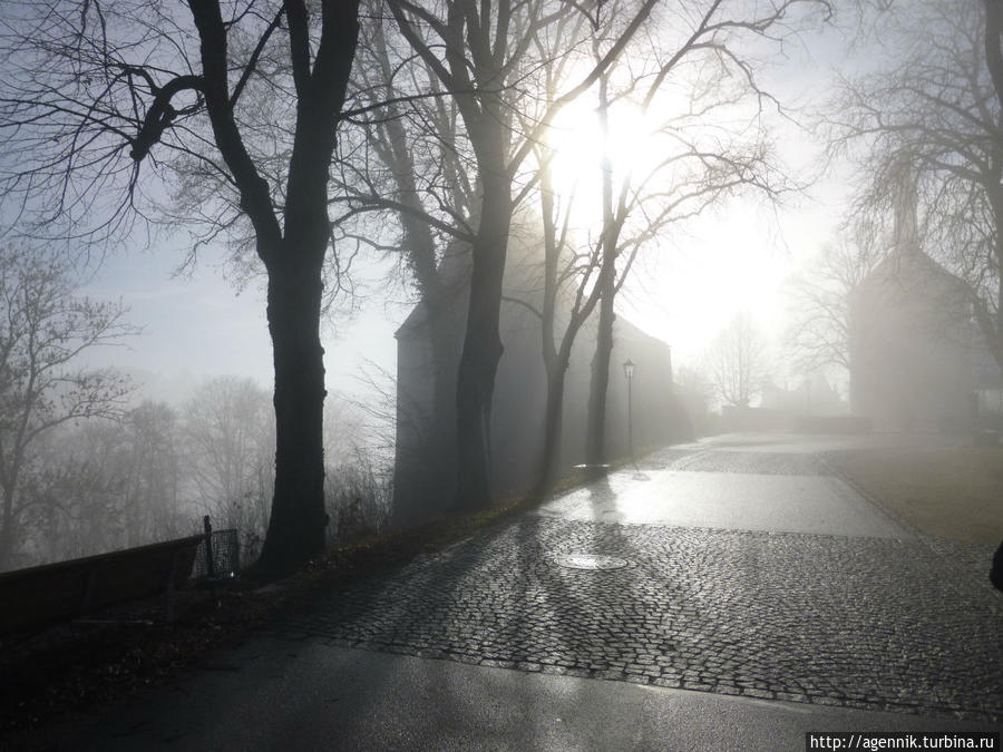Крепость в тумане Бургхаузен, Германия