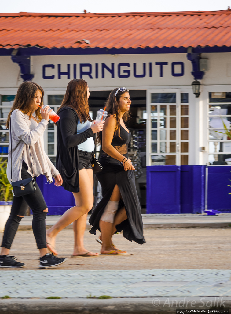 Прогулка по старому городу Ситжес, Испания