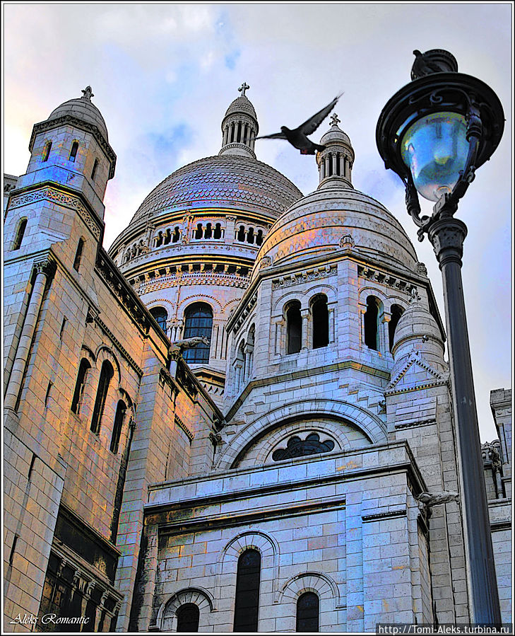 Собор Сакре-Кёр — переводится, как базилика Святого Сердца. Дивное творение...
* Париж, Франция