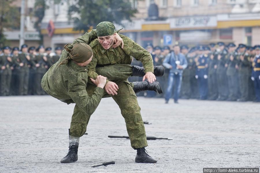 На брусчатке главной площади (Воронеж) Воронеж, Россия