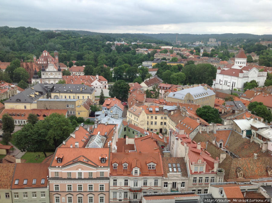 Вид на Вильнюс с Колокольни Костела Святых Иоаннов. Вильнюс, Литва