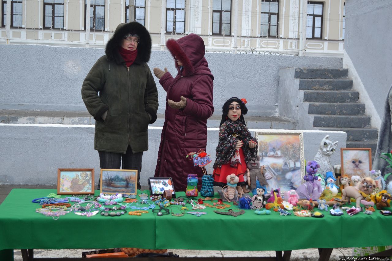 Торговые ряды на Площади Ленина Энгельс, Россия