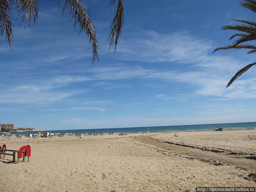 Небо, море и песок Салоу, Испания