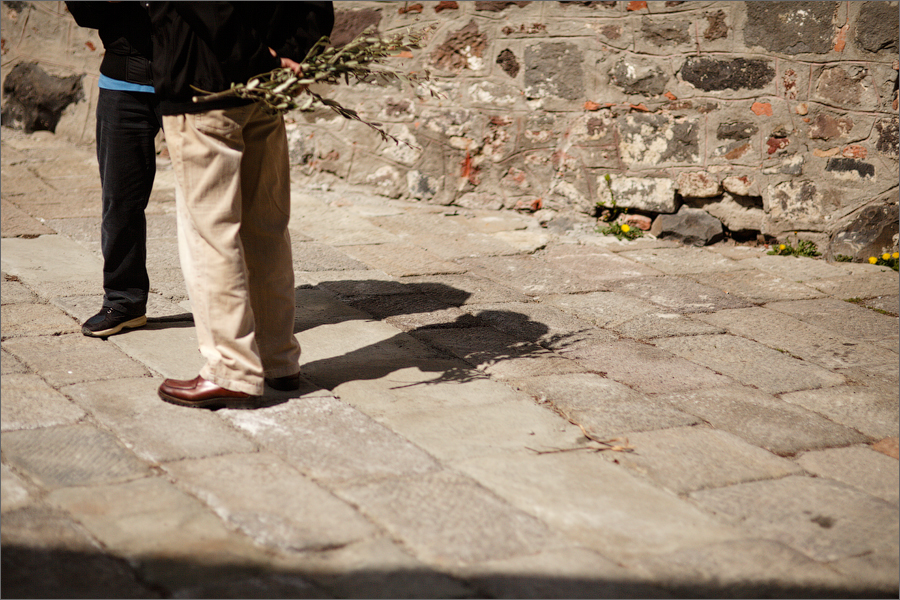 Сказал бы всех с праздником, но он давно прошел.

з.ы. Холм на котором расположен город является очень выделяется среди пейзажа и вероятно является самым высоким в Тоскане, но тут я не уверен. Часть нашей группы отправилась наверх, я же остался снимать Timelapse для видеоролика. Показать фотографии оттуда к сожалению не могу, но если будет возможность посетить этот город обязательно поднимитесь наверх, там просто шикарные виды )