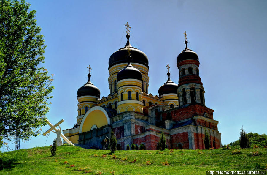 Две истории одного монастыря Бурсук, Молдова