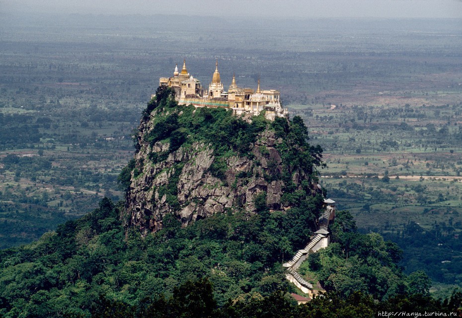 Вулканическая гора с монастырем Поупа. Фото из интернета Национальный парк горы Попа, Мьянма