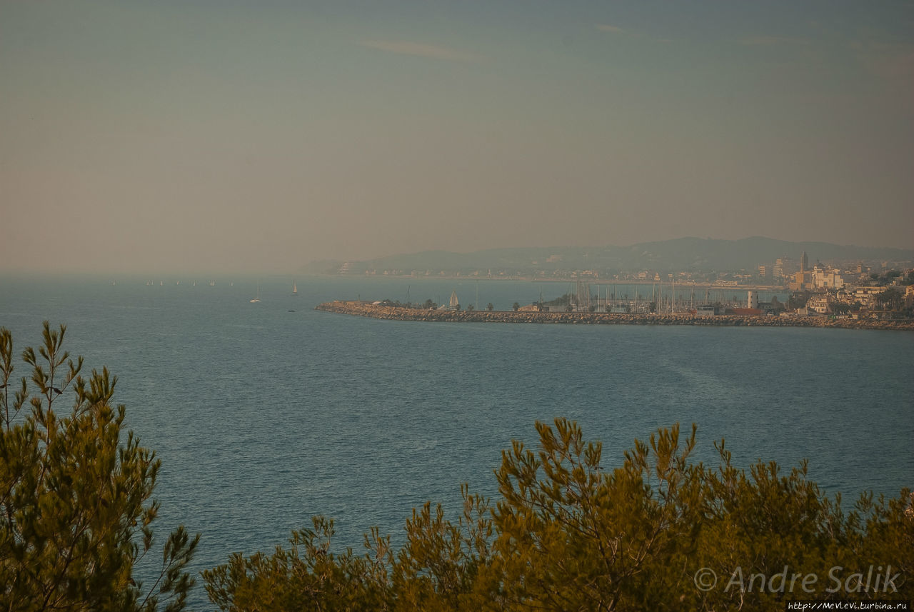 Зимнее утро на Средиземном Ситжес, Испания