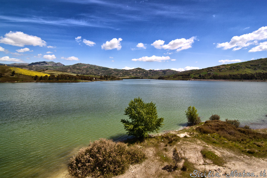 Вокруг озера Кастелло Сицилия, Италия