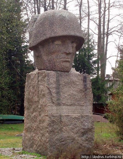 А вот и фотография голова-героя-освободитя Кярдла, остров Хийумаа, Эстония