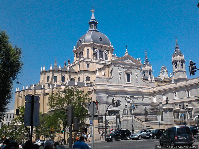 главный собор Мадрида — Альмудена (Catedral Ntra.Sra.de la Almudena) Бургос, Испания