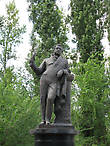 Памятник Пушкину на набережной.
