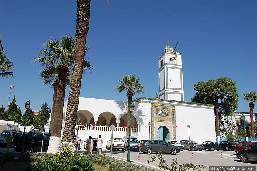 Мечеть возле музея Бардо Ле-Бардо, Тунис