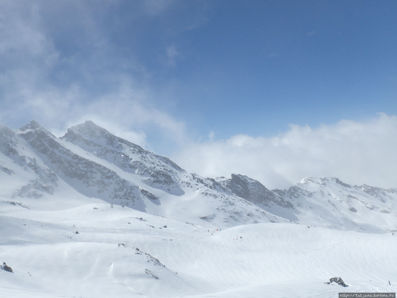 Три Долины в конце апреля -деревня Val Thorens Три Долины, Франция